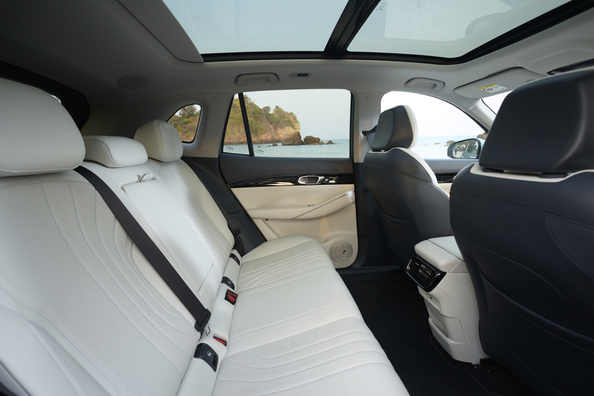ภายในรถ GEELY EX5 เบาะที่นั่งคู่หน้าแบบ Marshmallow