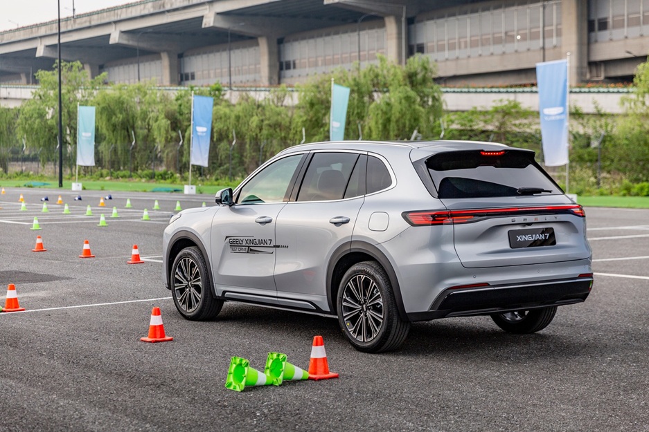 รถยนต์ Geely Starray รุ่นใหม่พร้อมระบบขับเคลื่อน EM Super Hybrid